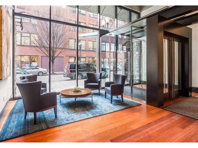 1025 NW Couch St in Portland, OR - Foto de edificio - Building Photo