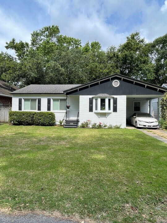 1211 Camellia Rd in Charleston, SC - Building Photo