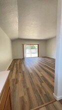 1821 Layla Dr in Medford, OR - Foto de edificio - Building Photo