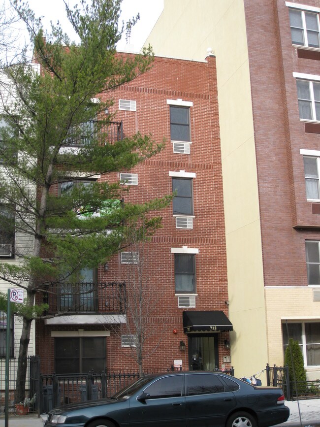 712 6th Ave in Brooklyn, NY - Foto de edificio - Building Photo