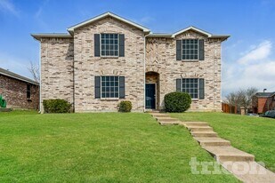 2904 Crimson Clover Dr in Lancaster, TX - Building Photo