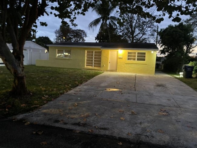 7430 Hope St in Hollywood, FL - Building Photo - Building Photo