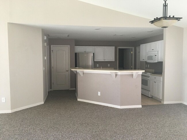 2612 NE 5th Pl in Cape Coral, FL - Building Photo - Building Photo