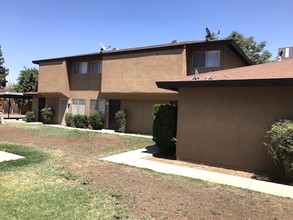 Planz Fourplex in Bakersfield, CA - Building Photo - Building Photo