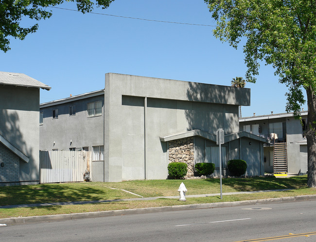 1422 S Raitt St in Santa Ana, CA - Building Photo - Building Photo