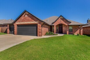 11113 NW 8th St in Yukon, OK - Building Photo