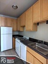3921 N Pine Grove Ave, Unit W1 in Chicago, IL - Building Photo - Building Photo