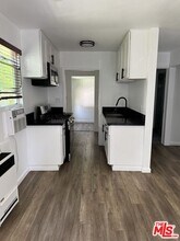 446 N California St in Burbank, CA - Building Photo - Building Photo