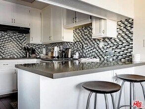 14245 Dickens St in Los Angeles, CA - Building Photo - Building Photo