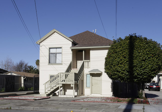 326A--326B Harlan St in San Leandro, CA - Building Photo - Building Photo