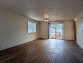 4776 Spring Meadow Ave in Eugene, OR - Building Photo - Building Photo