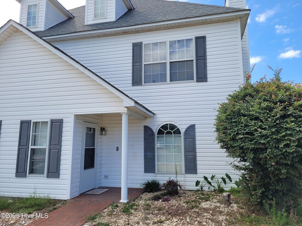 3032 Edward Ct in Winterville, NC - Building Photo