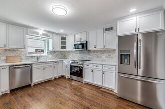 6222 Bandera Ave in Dallas, TX - Building Photo - Building Photo