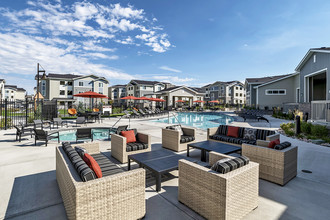 The Overlook at Interquest Apartments in Colorado Springs, CO - Foto de edificio - Building Photo