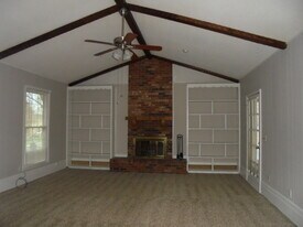 402 Melbourne Dr in Enterprise, AL - Building Photo