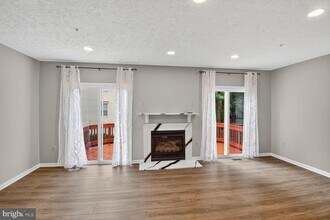 1605 Woodview Ct in Crofton, MD - Foto de edificio - Building Photo
