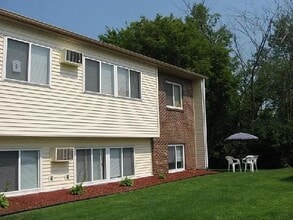 9080 County Road 50 in Rockford, MN - Foto de edificio - Building Photo