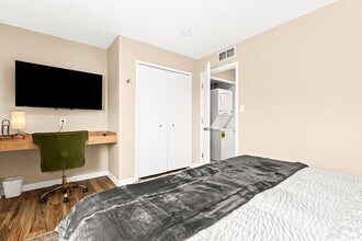 27850 Gratiot Ave, Unit SI ID1032348P in Roseville, MI - Building Photo - Building Photo