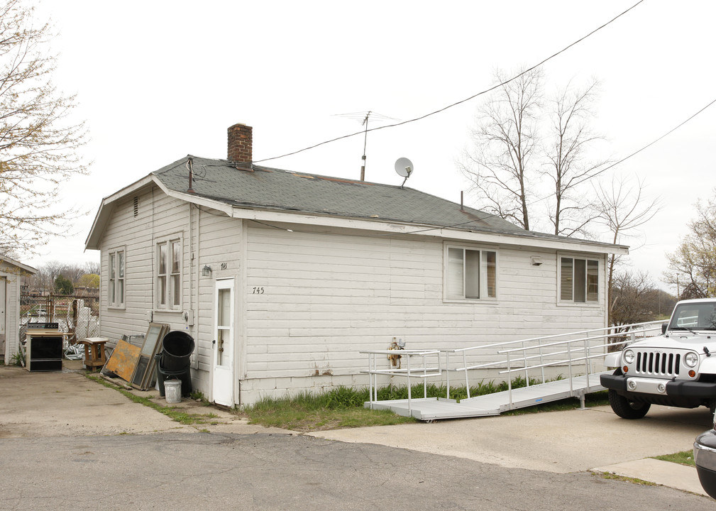 Lakeview Mobile Home Court in Belleville, MI - Building Photo