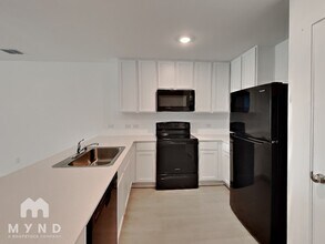 225 Poplar Pl in Wilmer, TX - Building Photo - Building Photo
