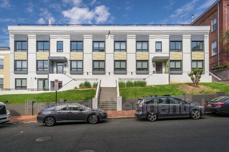 2422 17th St NW in Washington, DC - Building Photo
