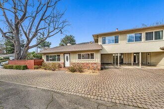 750 Arbor Rd in Menlo Park, CA - Building Photo - Building Photo