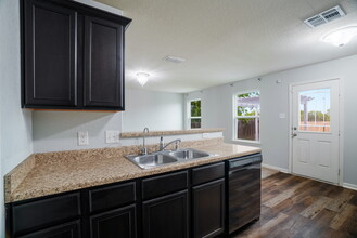 6119 Southern Vis in San Antonio, TX - Building Photo - Building Photo