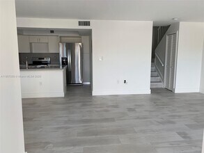 6825 SW 45th Ln, Unit #7 in Miami, FL - Building Photo - Building Photo