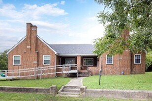 105 Indiana Ln in Petersburg, VA - Building Photo