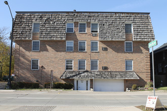 Somerset Apartments in Rockford, IL - Building Photo - Building Photo