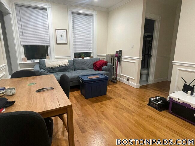 33 Walbridge St, Unit 14 in Brookline, MA - Building Photo - Building Photo