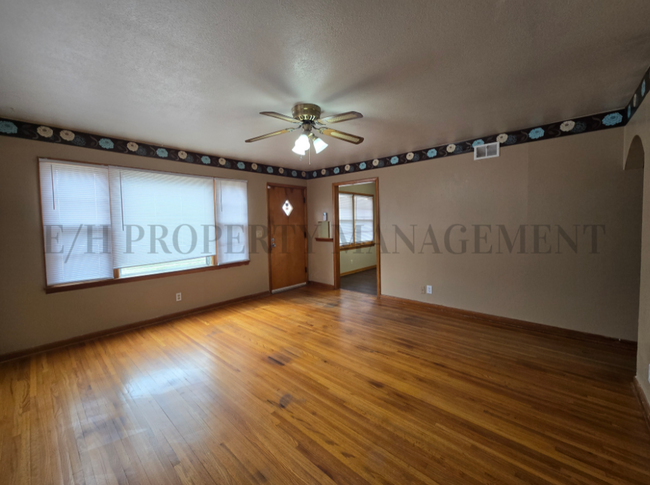 property at 902 N Colorado St