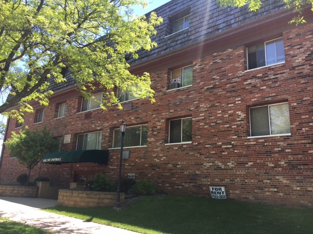 Merrill Park Apartments in Milwaukee, WI - Foto de edificio