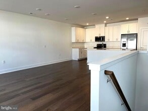119 Stoutsburg Blvd in Pennington, NJ - Building Photo - Building Photo
