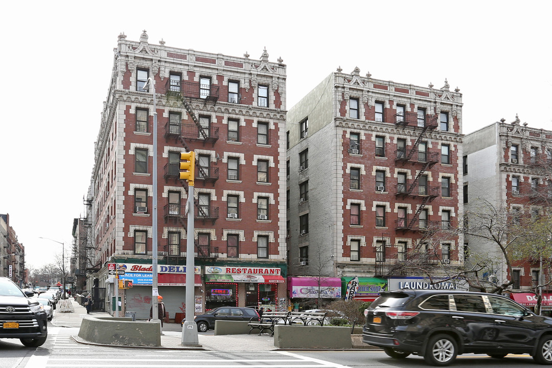 3850-3858 Broadway in New York, NY - Foto de edificio