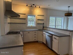 80 Vanderbilt Ave in Saratoga Springs, NY - Building Photo - Building Photo