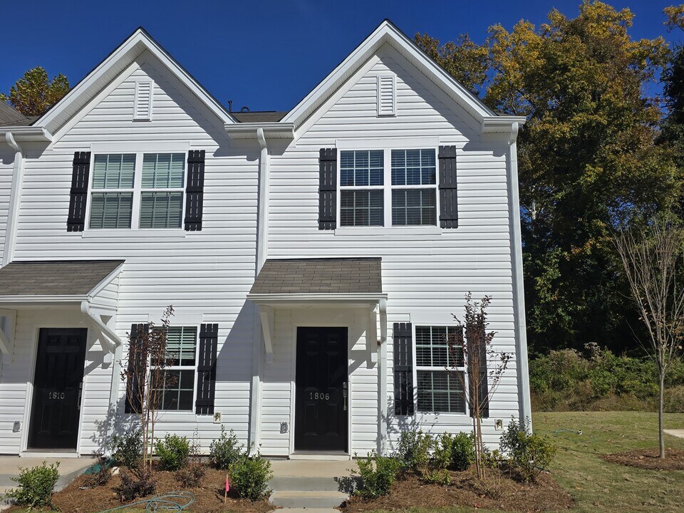 1806 Autumn Mist Dr in Winston-Salem, NC - Building Photo