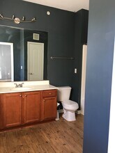 932 Southmoor Dr, Unit 208 in Virginia Beach, VA - Building Photo - Building Photo