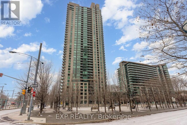 215-1215 Fort York Blvd