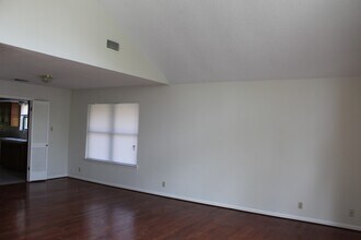 10706 Pickfair Dr in Austin, TX - Building Photo - Building Photo