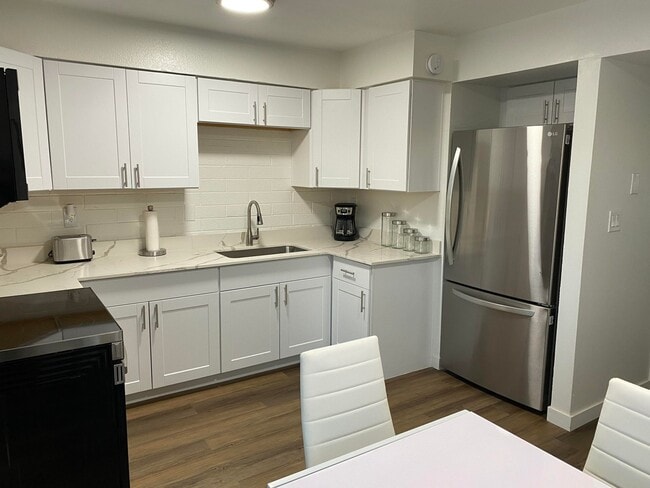 Dobbins Place in Glendale, AZ - Building Photo - Building Photo