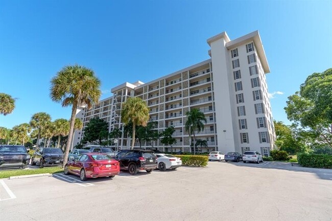 3050 N Palm Aire Dr in Pompano Beach, FL - Building Photo - Building Photo