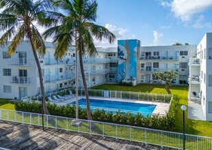 Normandy Cove in Miami Beach, FL - Building Photo - Building Photo