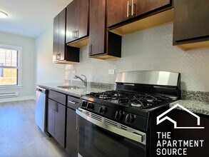 630 W Cornelia Ave, Unit S1 in Chicago, IL - Foto de edificio - Building Photo