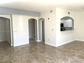 8858 W Flagler St in Miami, FL - Building Photo - Building Photo