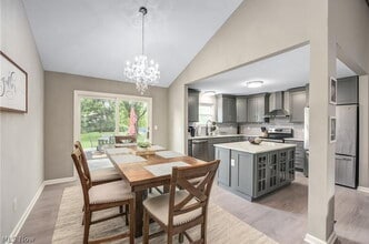 3270 Higley Rd in Rocky River, OH - Building Photo - Building Photo