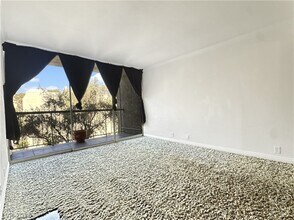 730 S Royal Crest Cir in Las Vegas, NV - Building Photo - Building Photo