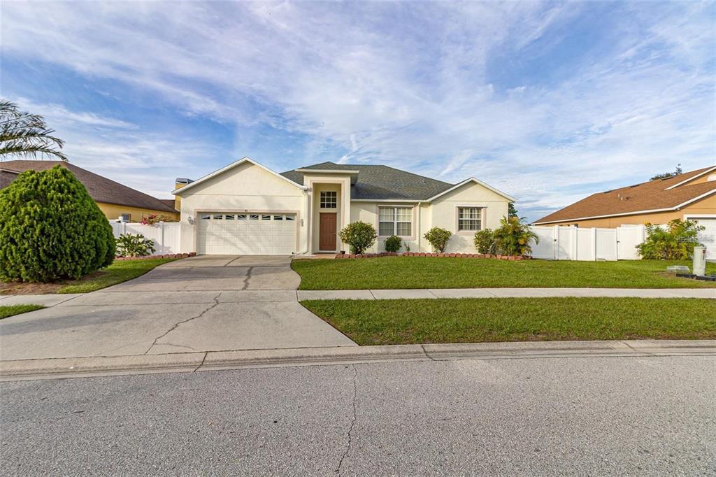 411 Tamarind Parke Ln in Kissimmee, FL - Building Photo