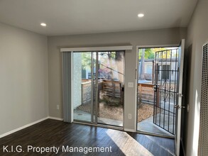 15432 Gault St in Los Angeles, CA - Foto de edificio - Building Photo