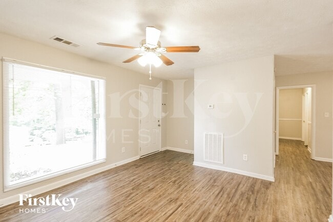 5233 Maple Valley Rd SW in Mableton, GA - Foto de edificio - Building Photo